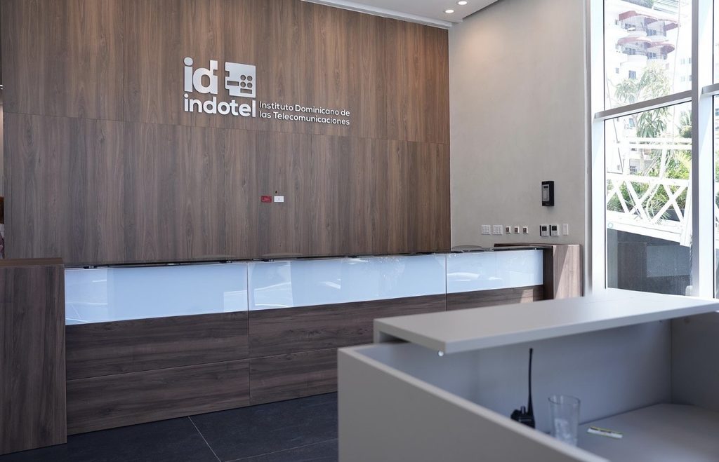 El Instituto Dominicano de las Telecomunicaciones (Indotel) puso a disposición de la ciudadanía el borrador del proyecto de Ley General de Telecomunicaciones, Infraestructura Digital y Conectividad, con el propósito de que la población y los distintos sectores interesados puedan conocer el contenido de la propuesta y participar en el proceso de diálogo previo a su eventual presentación ante el Congreso Nacional.