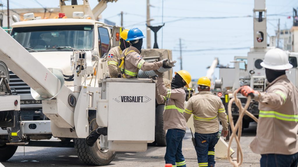 La Empresa de Transmisión Eléctrica Dominicana (ETED) desarrollará del 8 al 11 de septiembre un programa de mantenimientos preventivos y sustitución de estructuras en diferentes instalaciones del sistema de transmisión, con el objetivo de preservar la seguridad y confiabilidad de la red eléctrica y garantizar condiciones adecuadas para su operación.