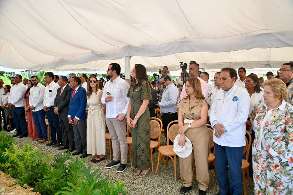 Dr Cruz Jiminian primer picazo Hospital de la Dignidad Hato Nuevo Manoguayabo SDO