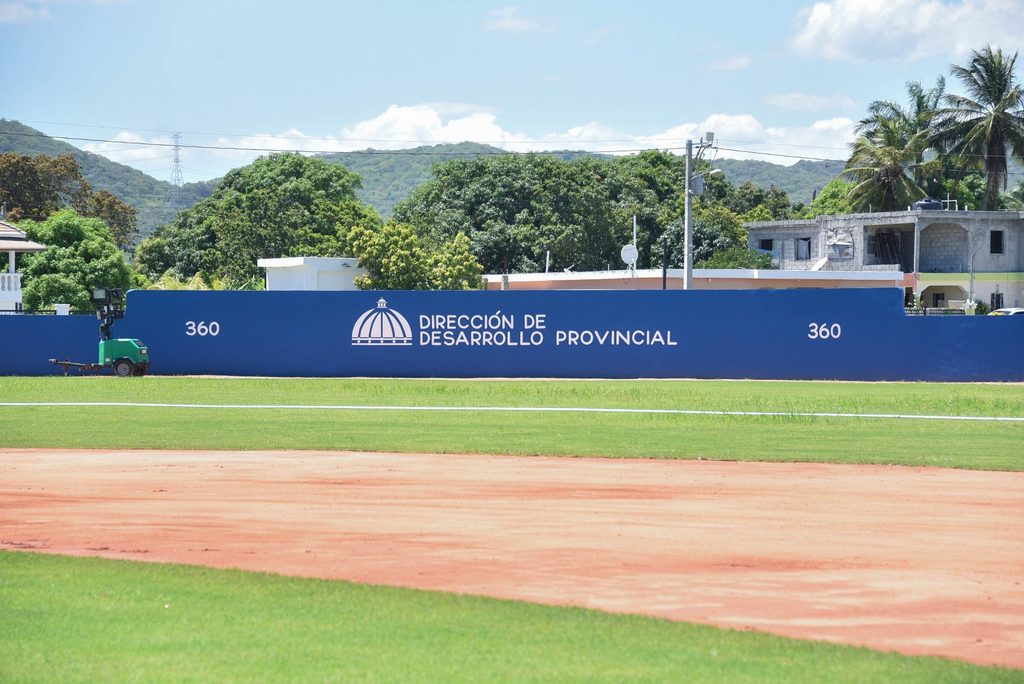 La Dirección Provincial realizó una jornada de supervisión en distintos puntos de la provincia Peravia, encabezada por su director, José Andújar, junto al senador Julito Fulcar y autoridades locales, con el propósito de constatar el desarrollo de los proyectos deportivos en la demarcación y dar seguimiento a las acciones encaminadas a garantizar su culminación y posterior entrega.
