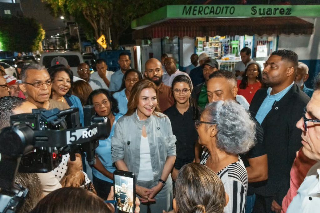 Carolina Mejía, alcaldesa del Distrito Nacional y aspirante a la Presidencia, fortaleció la seguridad en 20 sectores de los kilómetros de la avenida Independencia con la entrega de 598 luminarias LED instaladas en 77 calles.