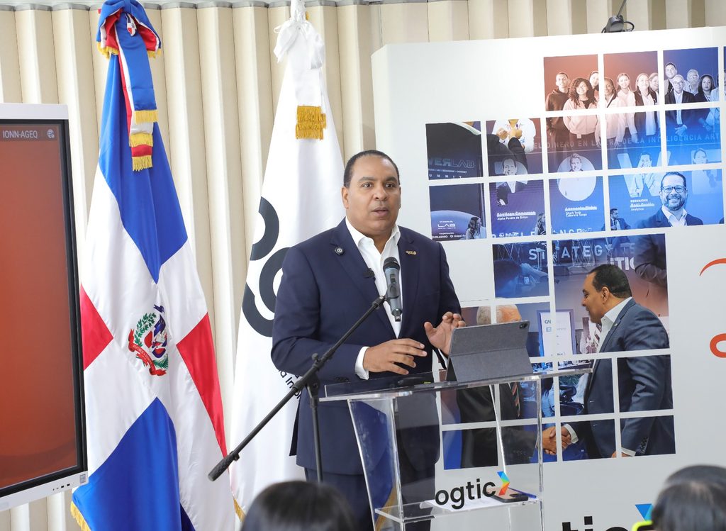 La Oficina Gubernamental de Tecnologías de la Información y la Comunicación (OGTIC) presentó la NORTIC E1 2026, Norma para la Gestión de los Medios Sociales, durante un encuentro con representantes de la prensa, influencers y responsables de comunicación digital de instituciones del Gobierno, como parte de la agenda conmemorativa de los 22 años de la institución.