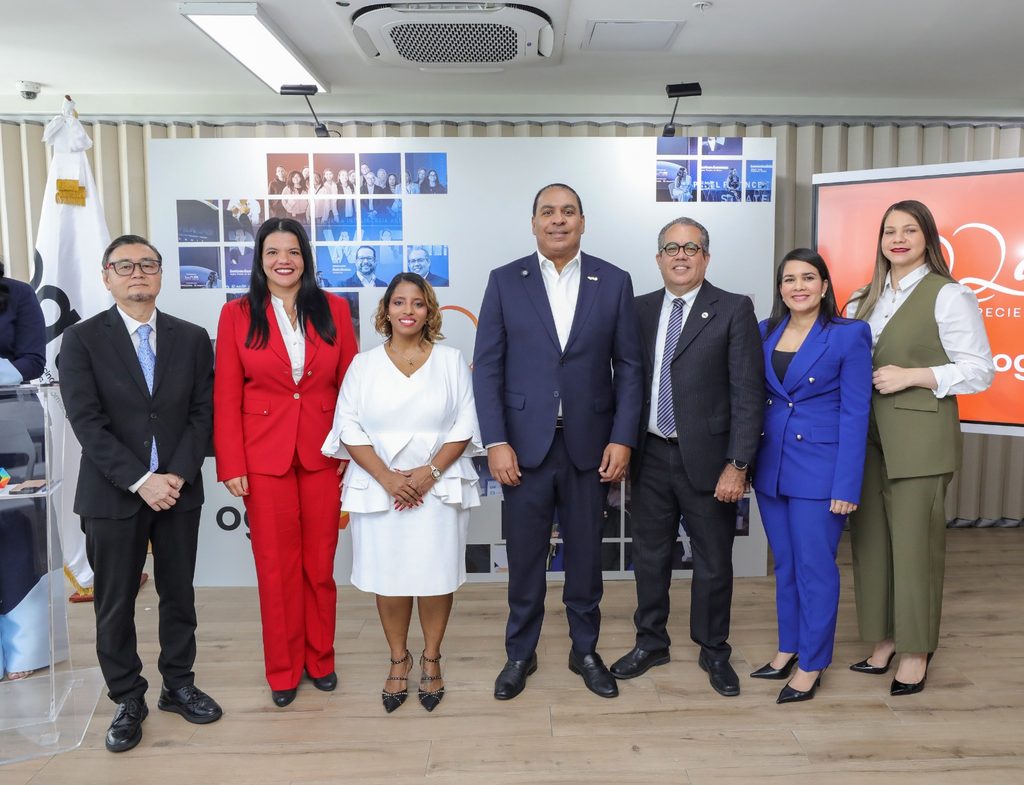 La Oficina Gubernamental de Tecnologías de la Información y la Comunicación (OGTIC) presentó la NORTIC E1 2026, Norma para la Gestión de los Medios Sociales, durante un encuentro con representantes de la prensa, influencers y responsables de comunicación digital de instituciones del Gobierno, como parte de la agenda conmemorativa de los 22 años de la institución.