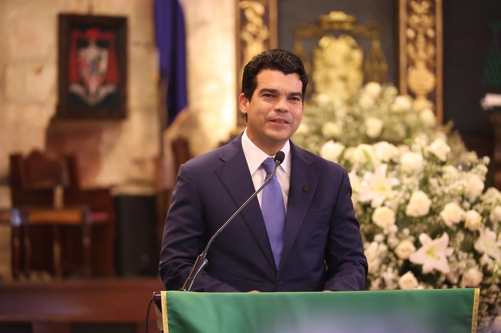 El Instituto Nacional de Aguas Potables y Alcantarillados (INAPA) conmemoró este martes, 22 de septiembre, su aniversario 64 con una misa de acción de gracias, celebrada en la Catedral de Santo Domingo, primada de América, en la Ciudad Colonial.