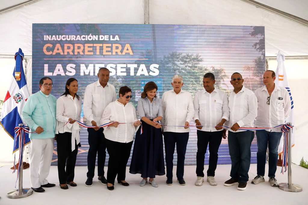 Munícipes de Santa Cruz de El Seibo viven desde este domingo los beneficios de la nueva carretera Las Mesetas, inaugurada por la vicepresidenta Raquel Peña, una obra que transforma las condiciones de circulación y fortalece la conexión vial de las comunidades de la zona.
