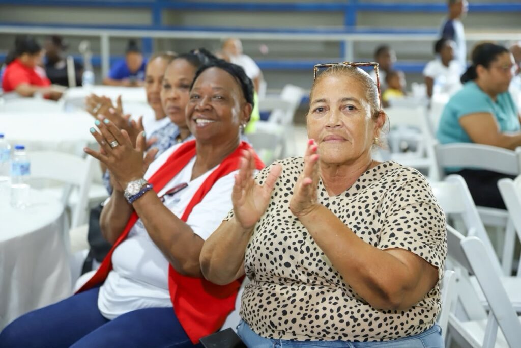 La Dirección de Desarrollo Social Supérate realizó en la provincia de Pedernales un encuentro con familias beneficiarias, con el objetivo de identificar de primera mano las necesidades de los hogares y plantear estrategias orientadas a ampliar sus oportunidades y acercar los servicios y programas de protección social a las familias que enfrentan mayores condiciones de vulnerabilidad.