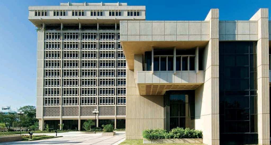 El Banco Central de la República Dominicana (BCRD) informa que, entre enero y septiembre de 2026, las remesas recibidas alcanzaron la cifra de US$9,489.8 millones, lo que refleja un aumento de US$577.0 millones, un 6.5 %, respecto al mismo periodo del año 2025. Particularmente, durante el mes de septiembre se recibieron US$1,057.1 millones, cantidad que excede en US$65.3 millones (6.6 %) la cifra reportada en septiembre de 2025.