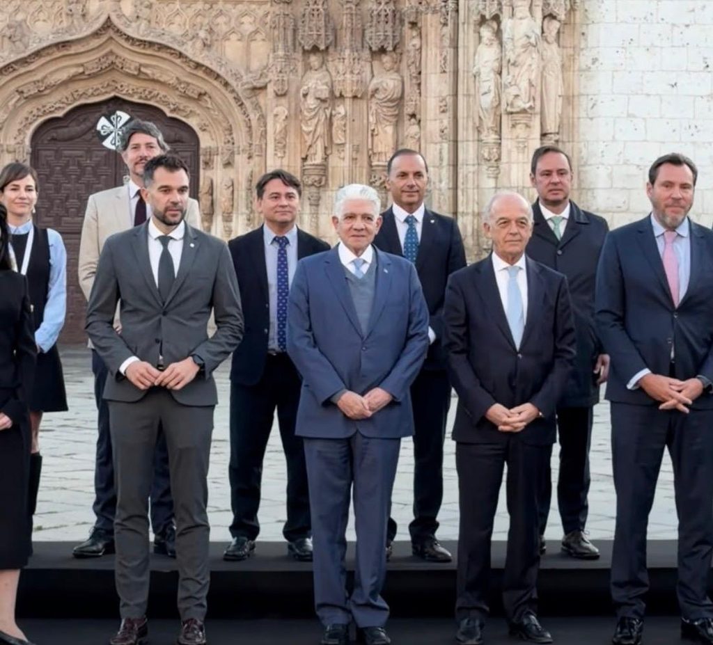 El ministro de Obras Públicas y Comunicaciones, Eduardo Estrella, destacó las inversiones de República Dominicana en puertos, aeropuertos, movilidad urbana, carreteras y puentes para fortalecer la conectividad e impulsar el comercio y el turismo, durante la IX Conferencia Iberoamericana de Ministras y Ministros de Transporte e Infraestructuras.