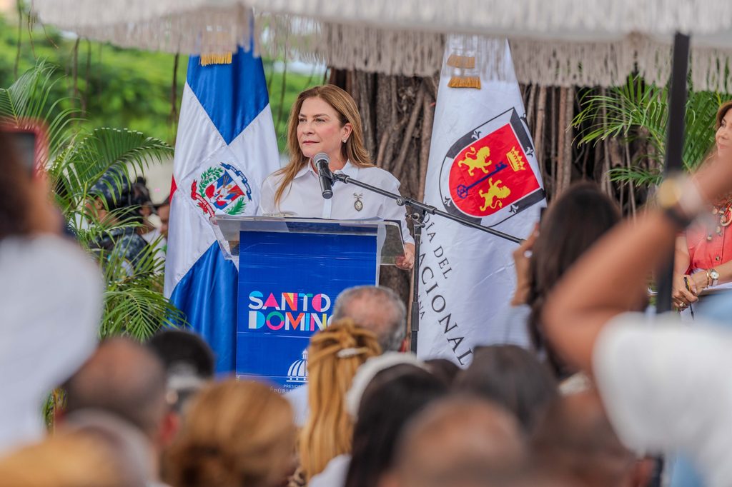 Carolina Mejía y la Presidencia de la República inauguraron la segunda etapa del Bulevar Pedro Livio Cedeño, una intervención de alrededor de 562 metros lineales de extensión que impulsa la accesibilidad y el orden en toda la zona, completando un kilómetro de transformación urbana en ambas etapas.