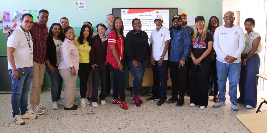 El Sindicato Nacional de Trabajadores de la Prensa (SNTP), filial Santo Domingo Oeste, y la Cruz Roja Dominicana, filial Herrera, realizaron un taller práctico de primeros auxilios dirigido a miembros del gremio y sus familiares, con el objetivo de fortalecer sus conocimientos y capacidad de respuesta ante situaciones de emergencia, tanto en el hogar como en el ejercicio profesional.